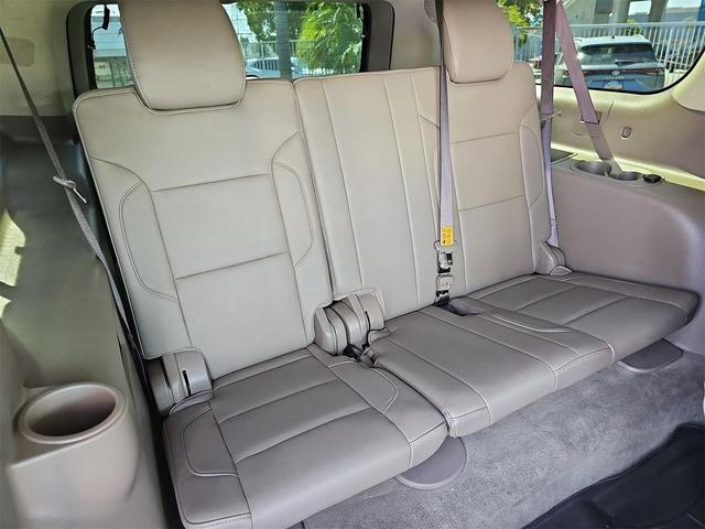 Photo of 2018 Summit White Chevrolet Suburban