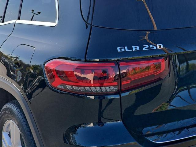Photo of 2020 Night Black Mercedes-Benz GLB 250