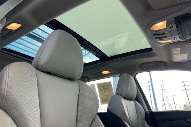 Photo of 2022 Crystal White Pearl Subaru Ascent