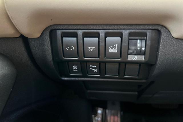 Photo of 2022 Crystal White Pearl Subaru Ascent