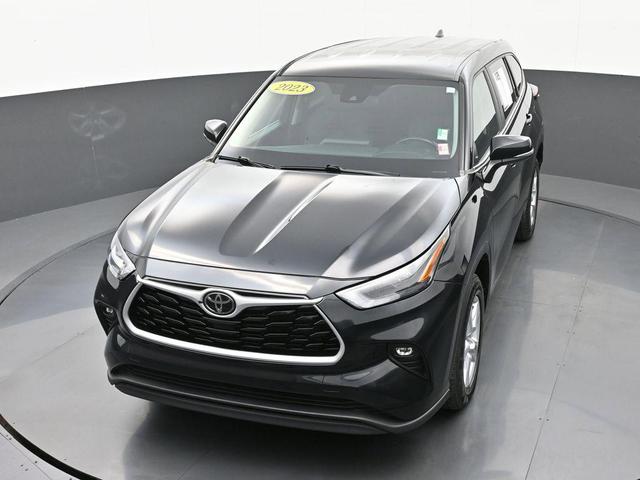 Photo of 2023 Midnight Black Metallic Toyota Highlander
