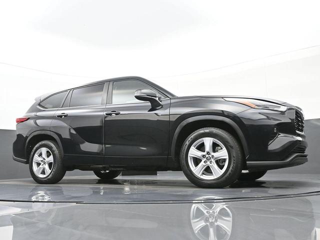 Photo of 2023 Midnight Black Metallic Toyota Highlander