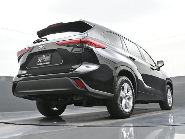 Photo of 2023 Midnight Black Metallic Toyota Highlander