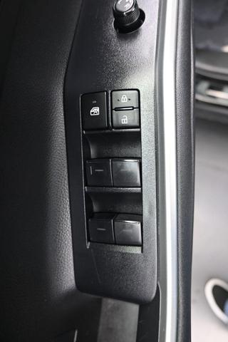 Photo of 2023 Midnight Black Metallic Toyota Highlander