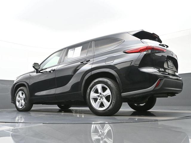 Photo of 2023 Midnight Black Metallic Toyota Highlander