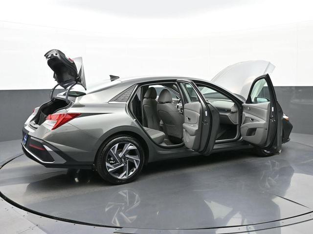 Photo of 2025 Amazon Gray Hyundai ELANTRA