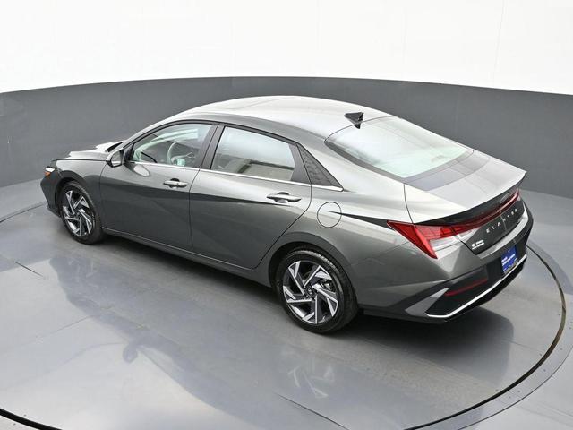 Photo of 2025 Amazon Gray Hyundai ELANTRA