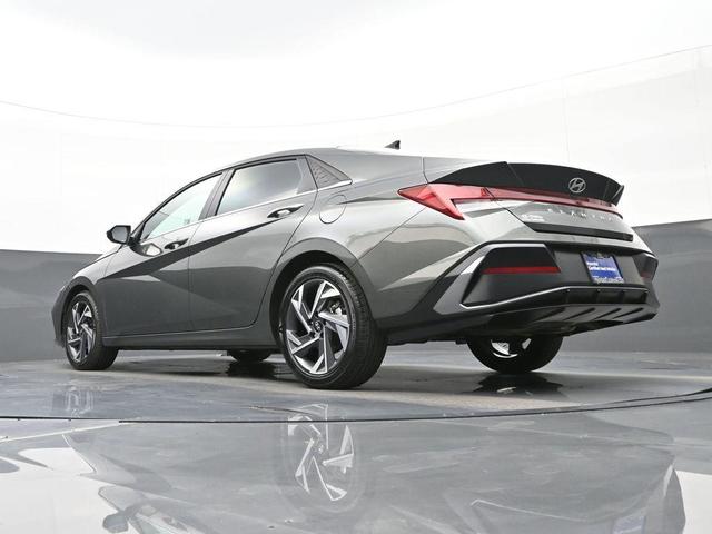 Photo of 2025 Amazon Gray Hyundai ELANTRA