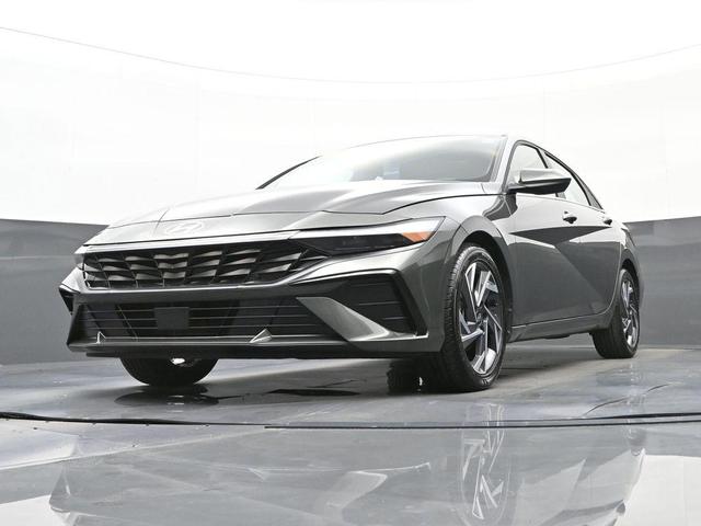 Photo of 2025 Amazon Gray Hyundai ELANTRA