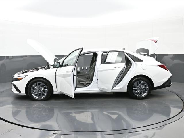 Photo of 2025 Serenity White Hyundai ELANTRA HEV