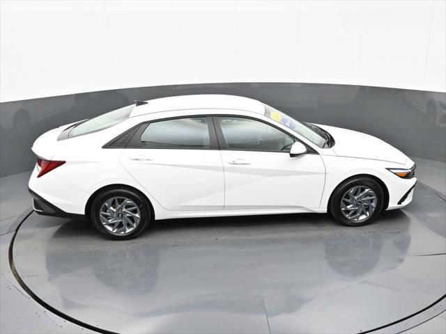 Photo of 2025 Serenity White Hyundai ELANTRA HEV