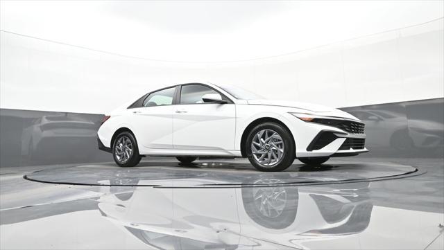 Photo of 2025 Serenity White Hyundai ELANTRA HEV