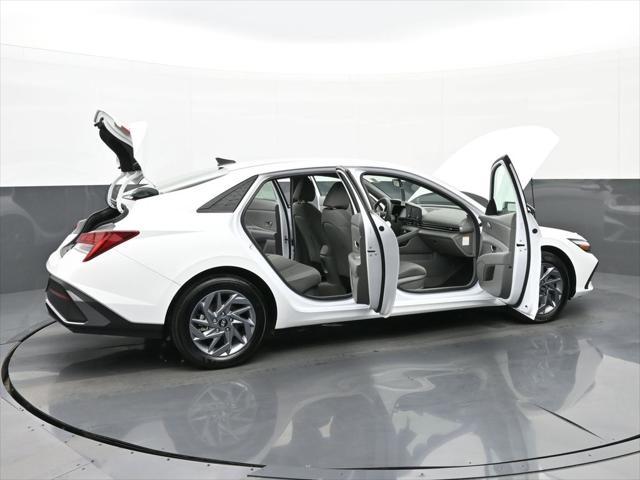 Photo of 2025 Serenity White Hyundai ELANTRA HEV