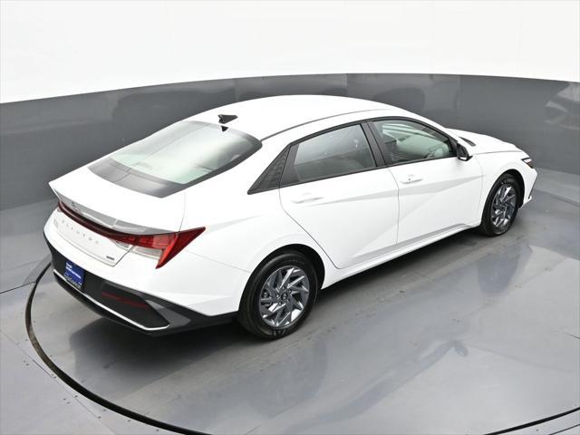Photo of 2025 Serenity White Hyundai ELANTRA HEV