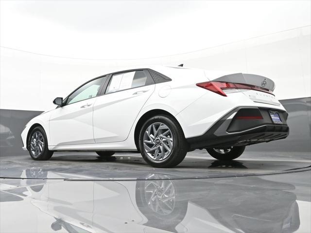 Photo of 2025 Serenity White Hyundai ELANTRA HEV