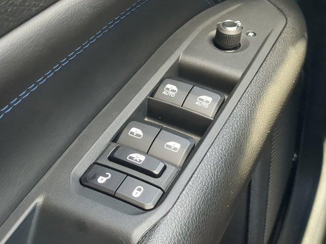 Photo of 2025 Diamond Black Crystal Pearlcoat Jeep Compass