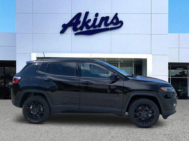 Photo of 2025 Diamond Black Crystal Pearlcoat Jeep Compass