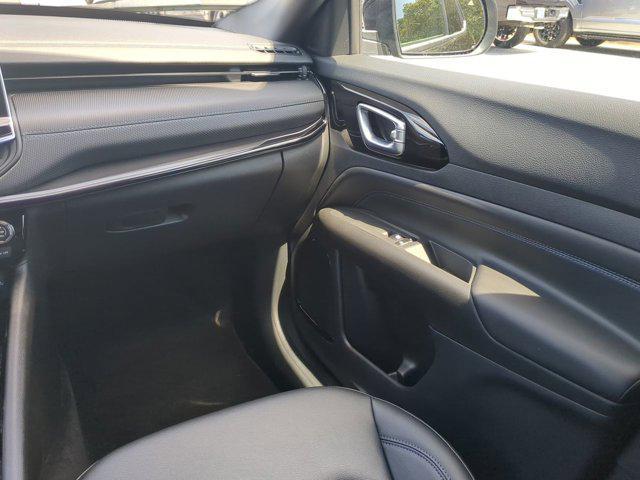 Photo of 2025 Diamond Black Crystal Pearlcoat Jeep Compass