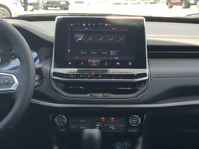 Photo of 2025 Diamond Black Crystal Pearlcoat Jeep Compass
