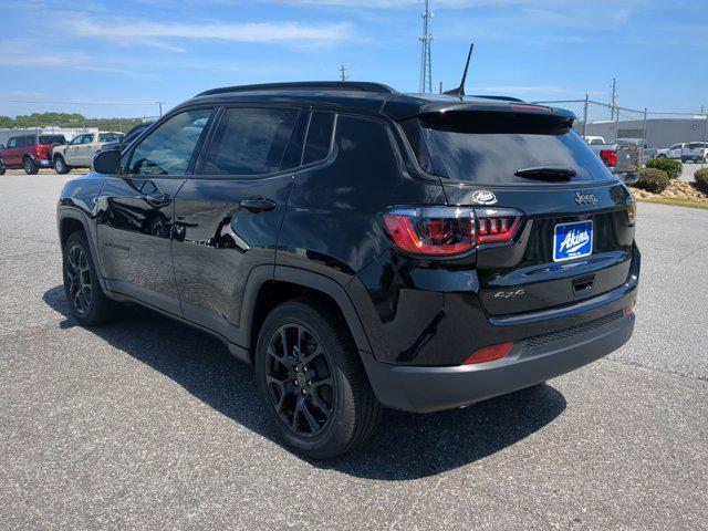 Photo of 2025 Diamond Black Crystal Pearlcoat Jeep Compass