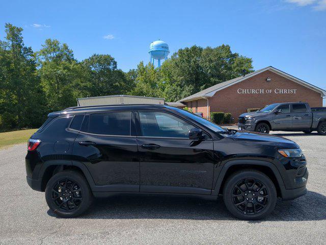 Photo of 2025 Diamond Black Crystal Pearlcoat Jeep Compass