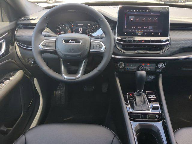 Photo of 2025 Diamond Black Crystal Pearlcoat Jeep Compass