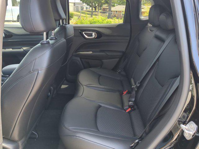 Photo of 2025 Diamond Black Crystal Pearlcoat Jeep Compass