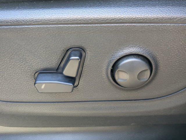 Photo of 2025 Diamond Black Crystal Pearlcoat RAM 1500