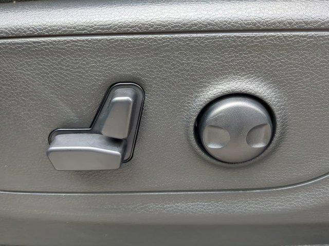 Photo of 2025 Granite Crystal Metallic Clearcoat RAM 1500