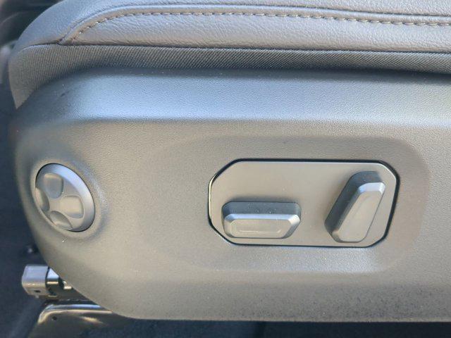 Photo of 2025 Bright White Clearcoat Jeep Wrangler