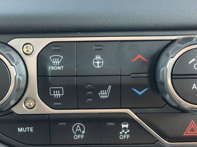 Photo of 2025 Bright White Clearcoat Jeep Wrangler