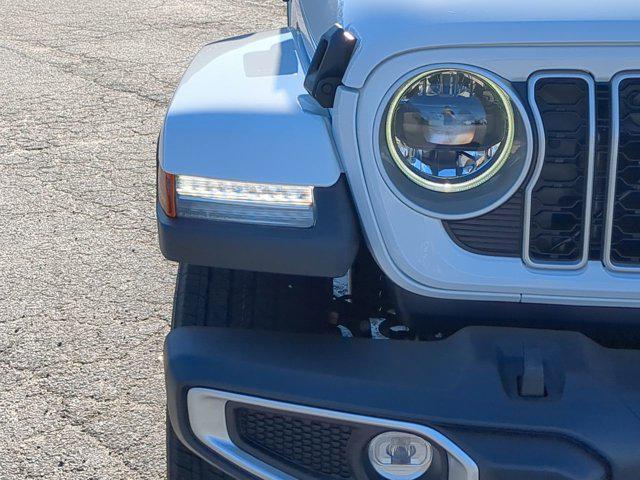 Photo of 2025 Bright White Clearcoat Jeep Wrangler