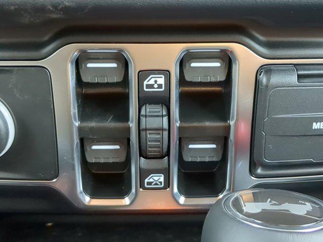 Photo of 2025 Bright White Clearcoat Jeep Wrangler