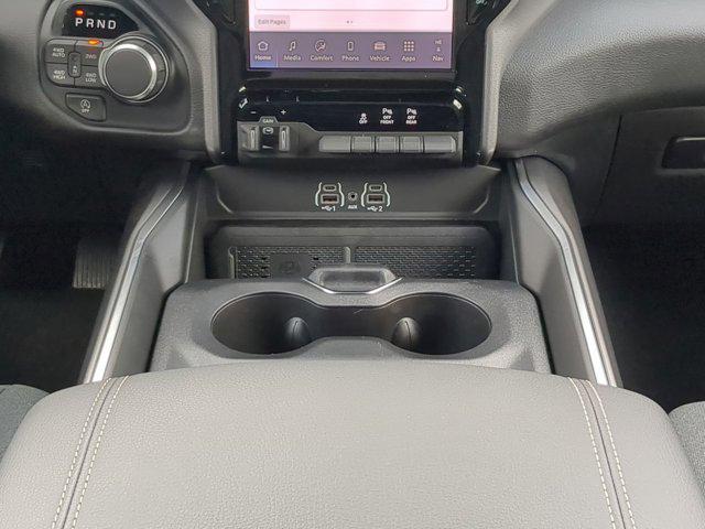 Photo of 2025 Diamond Black Crystal Pearlcoat RAM 1500