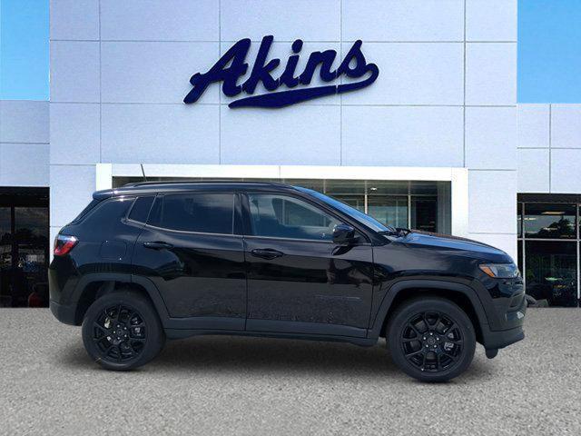Photo of 2025 Diamond Black Crystal Pearlcoat Jeep Compass
