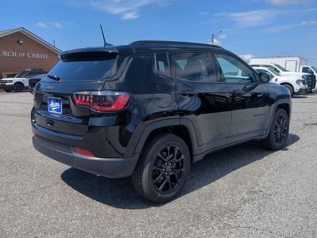 Photo of 2025 Diamond Black Crystal Pearlcoat Jeep Compass