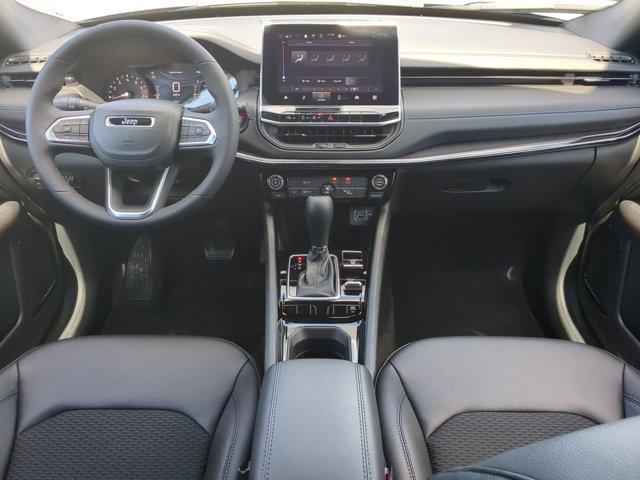 Photo of 2025 Diamond Black Crystal Pearlcoat Jeep Compass
