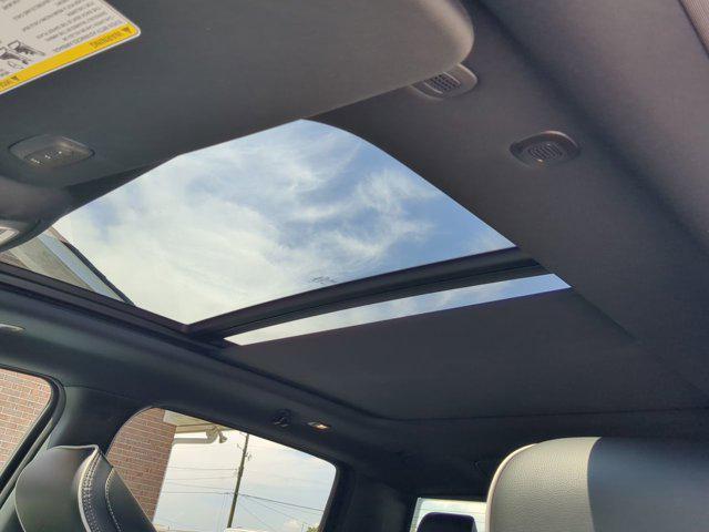 Photo of 2026 Diamond Black Crystal Pearlcoat RAM 1500