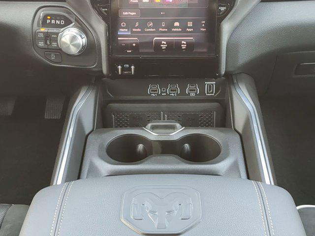 Photo of 2026 Diamond Black Crystal Pearlcoat RAM 1500