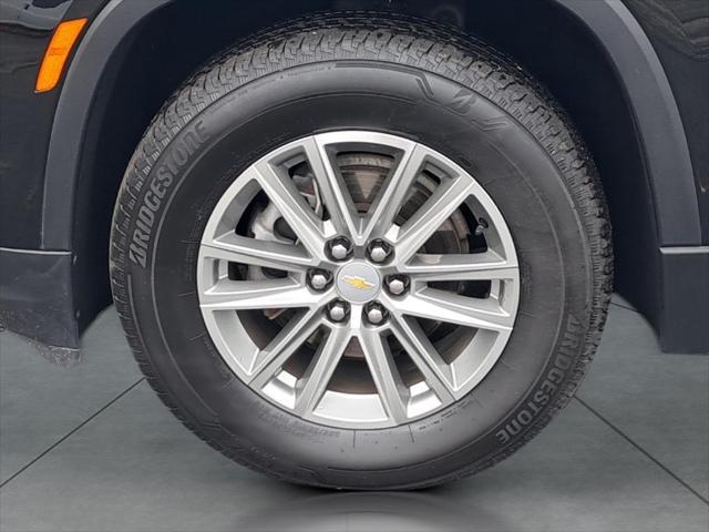Photo of 2023 Mosaic Black Metallic Chevrolet Traverse