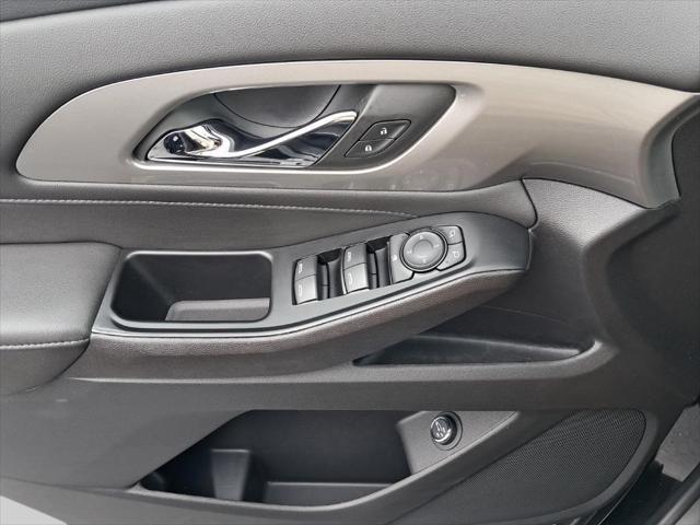 Photo of 2023 Mosaic Black Metallic Chevrolet Traverse