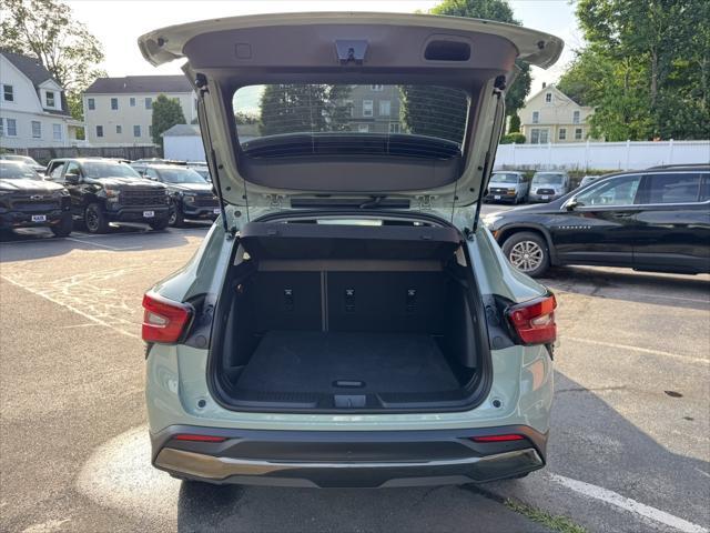 Photo of 2025 Cacti Green Chevrolet Trax