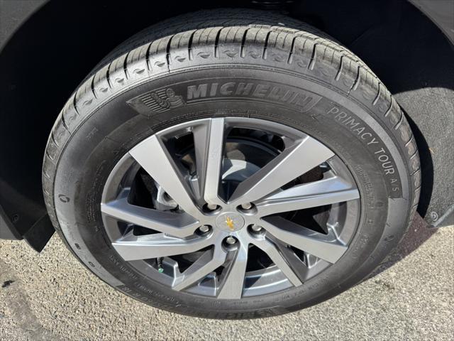Photo of 2022 Mosaic Black Metallic Chevrolet Equinox