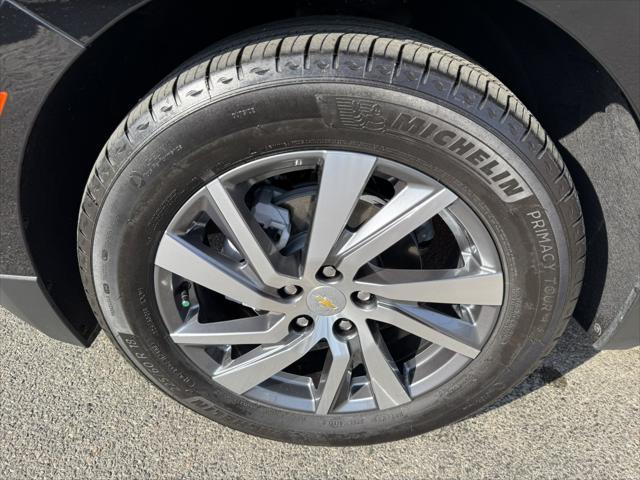 Photo of 2022 Mosaic Black Metallic Chevrolet Equinox