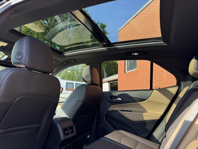 Photo of 2022 Mosaic Black Metallic Chevrolet Equinox