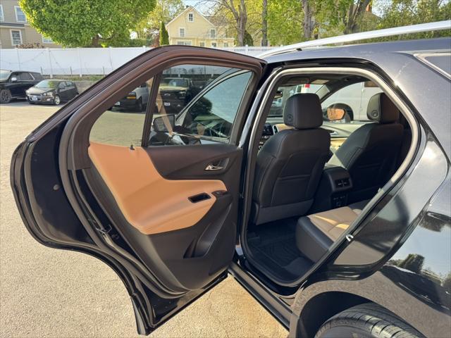 Photo of 2022 Mosaic Black Metallic Chevrolet Equinox