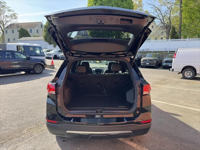 Photo of 2022 Mosaic Black Metallic Chevrolet Equinox