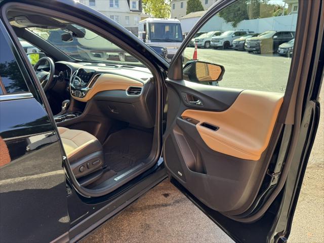 Photo of 2022 Mosaic Black Metallic Chevrolet Equinox