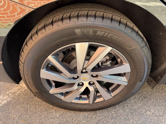 Photo of 2022 Mosaic Black Metallic Chevrolet Equinox