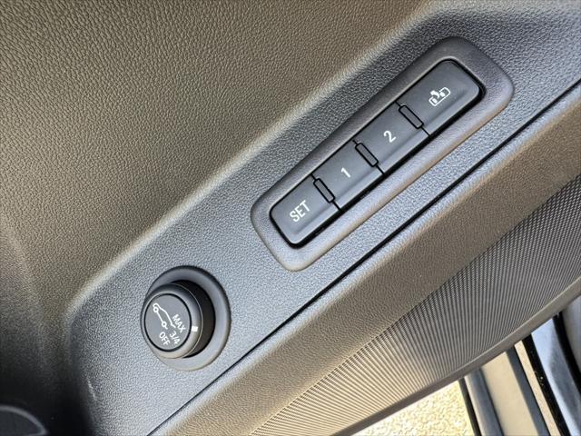 Photo of 2022 Mosaic Black Metallic Chevrolet Equinox
